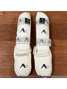 Arawaza Karate Shin Instep Guards Size Small White Sparring Leg Foot Protectors